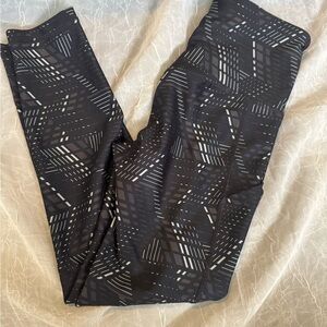 Xersion Black and Gray Crop Leggings